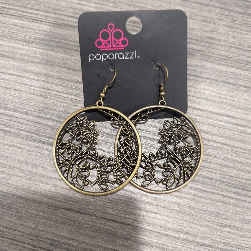 Wire metal earrings